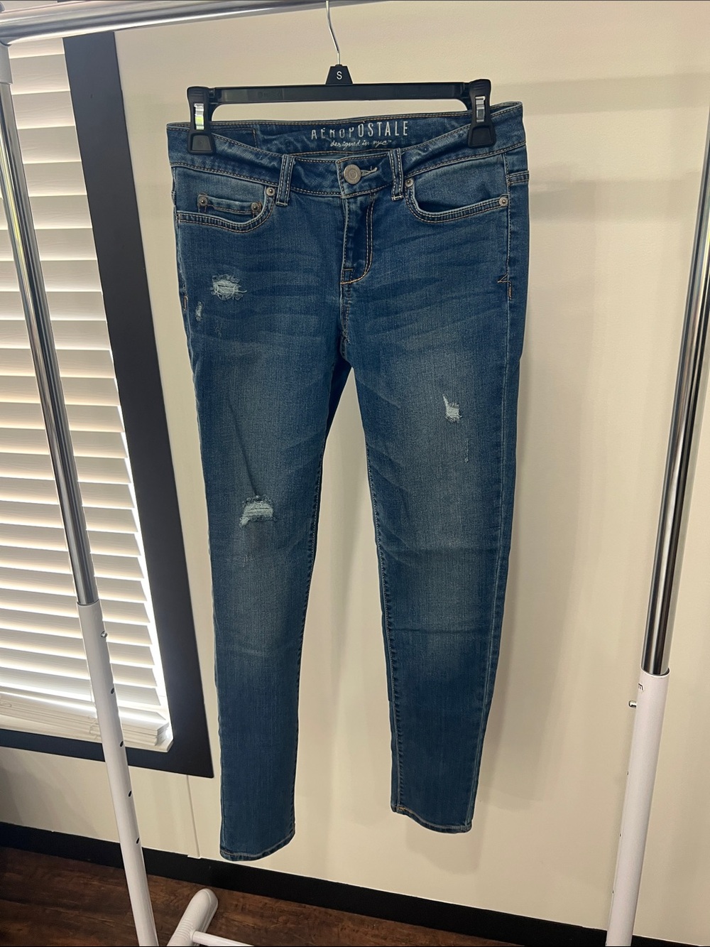 Aeropostale Women's Medium/Dark Blue Ripped Jeggings